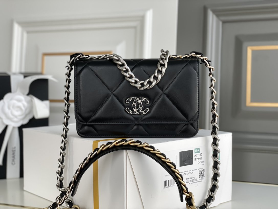 Chanel 19 Bags